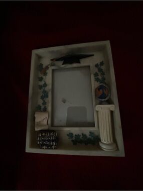 Decorative Ivory Photo Frame with Ivy and Column Accents